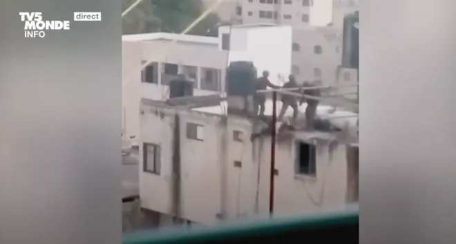 Vidéo choquante des soldats israéliens jettent des corps de Palestiniens d’un immeuble